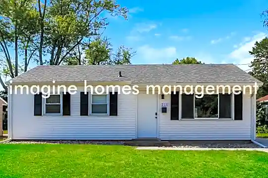 211 E Circle Dr Photo 1