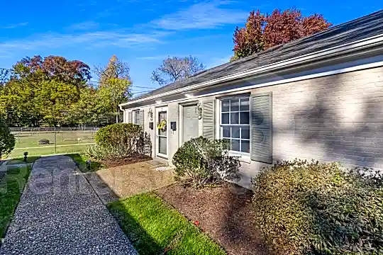 418 Roseneath Road Photo 2