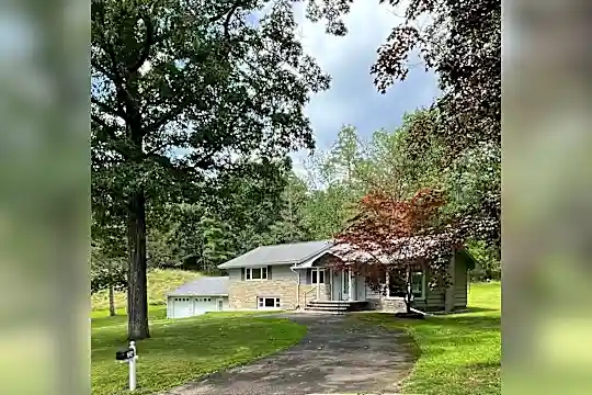 724 Fern Dell Dr Photo 1