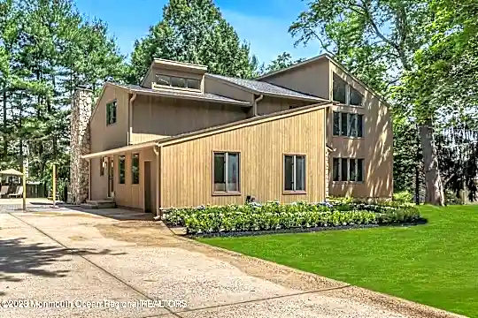 440 Slocum Pl Photo 2