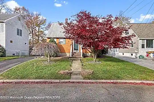 467 Ferndale Pl Photo 2