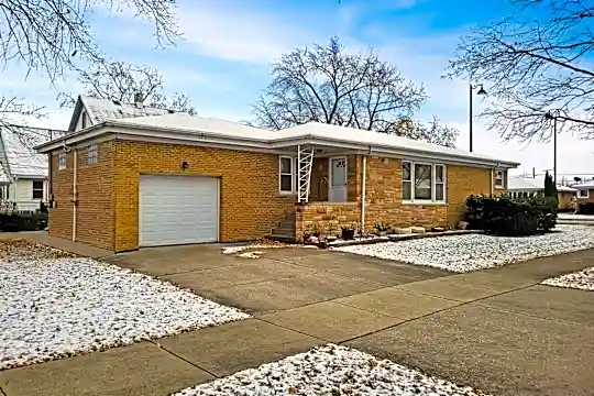 6958 W Howard St Photo 1