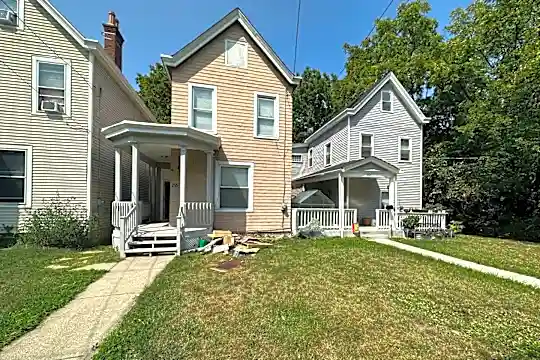 755 Woodlawn Ave Photo 1