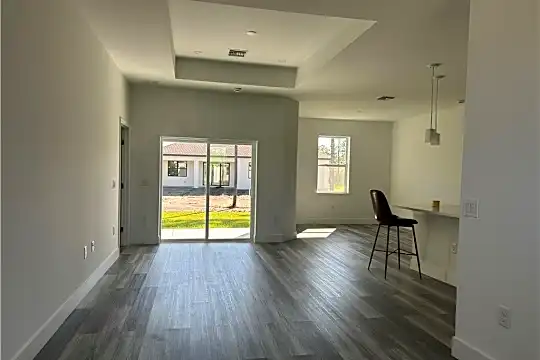 183 Karlow Ave Photo 2
