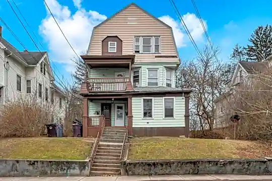 397 Chestnut St Photo 2
