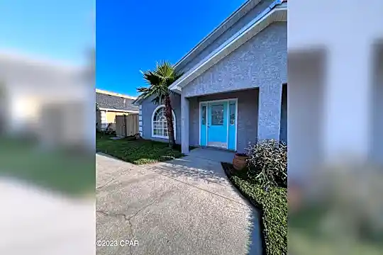 6121 Orange Plaza Photo 1