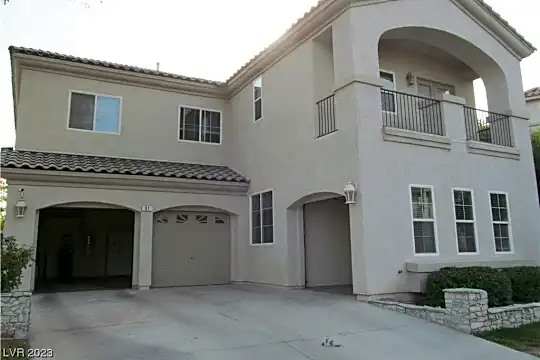 81 Dollar Pointe Ave Photo 2