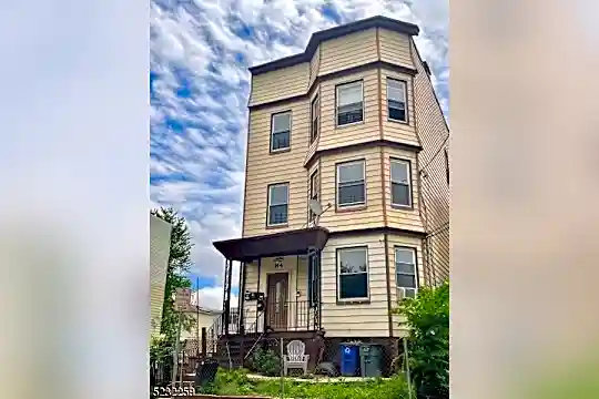 144 Ridgewood Ave #2 Photo 2