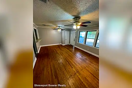 1513 Debra St Photo 2