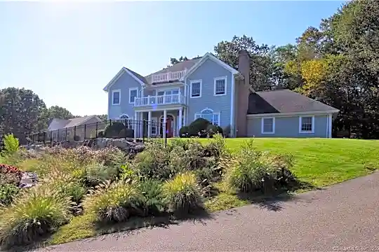 450 Nutmeg Ln #450 Photo 2