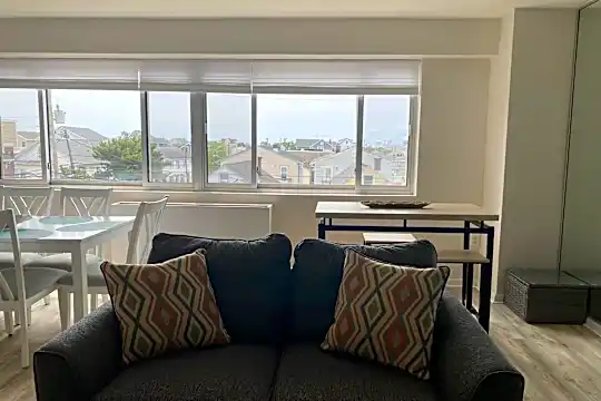 6101 Monmouth Ave Photo 2
