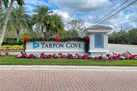 1035 Tarpon Cove Dr #202 Photo 2