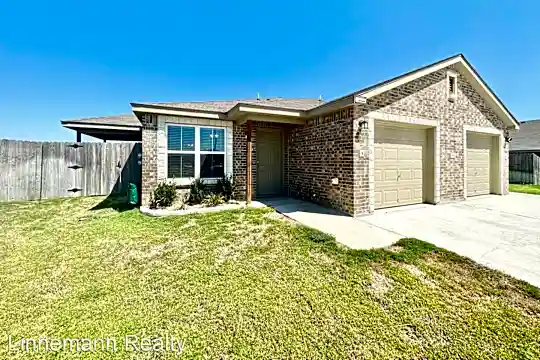 906 Childress Dr Photo 2