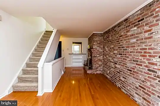 113 Mountain St Photo 1