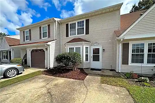 3902 Roebling Ln Photo 2