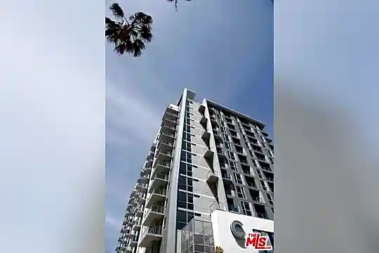 707 E Ocean Blvd #1418 Photo 1