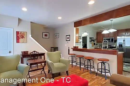 139 E Sixteenth St Photo 2