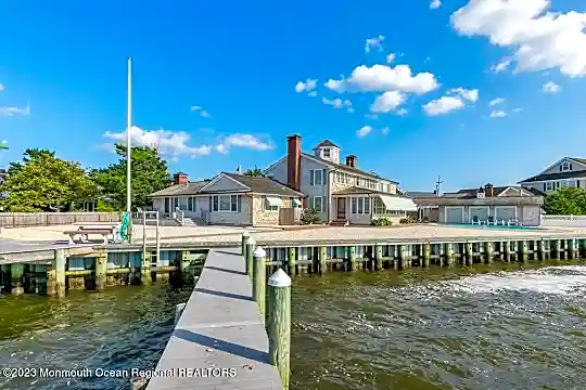 127 Curtis Point Dr Photo 2
