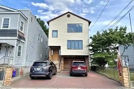 725 N 8th St Photo 1