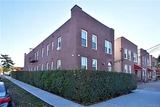 64 Hyatt Ave #2F Photo 1