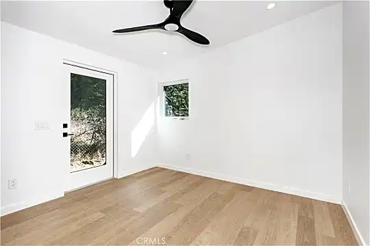 5457 Troost Ave Photo 2