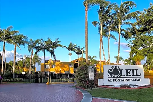 Vans Store - Dolphin Mall in Miami, FL, 33172