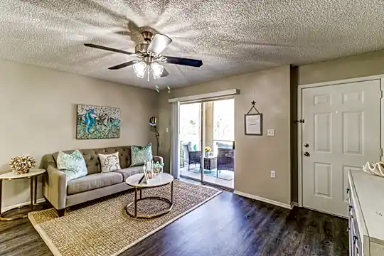 Harbour Pointe Apartment Homes Photo 1