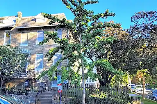 1001 Quebec Pl NW Photo 1