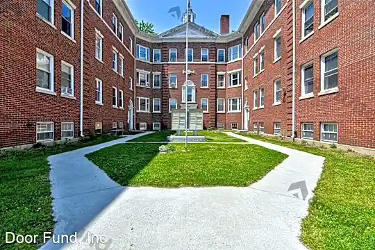 1002 Main St Photo 1