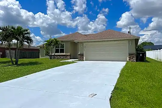 2462 SW Page Cir Photo 1