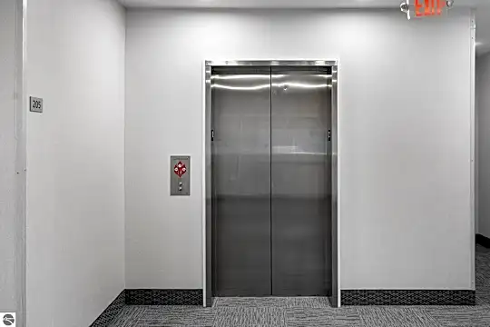 714 Randolph St #204 Photo 2