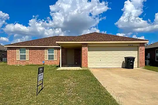 4611 Hank Dr Photo 1
