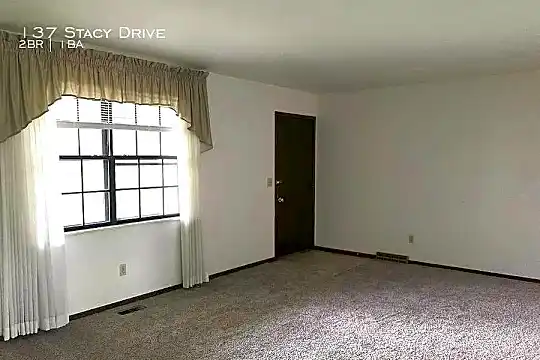 137 Stacy Dr Photo 2