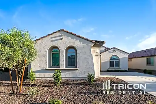 26080 W Quail Avenue Photo 1