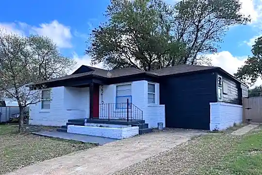 2216 Proctor St Photo 1