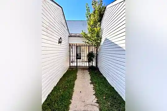 106 Westchester St Photo 1