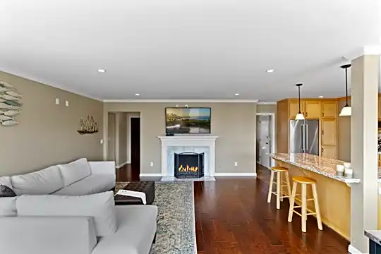 1036 Shell Ave Photo 2