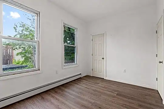 94 Stevens Ave #2R Photo 2