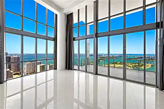1100 Biscayne Blvd #6106 Photo 2