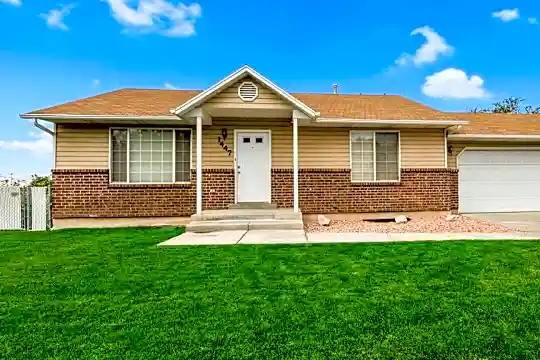 1447 N 1160 W Photo 1