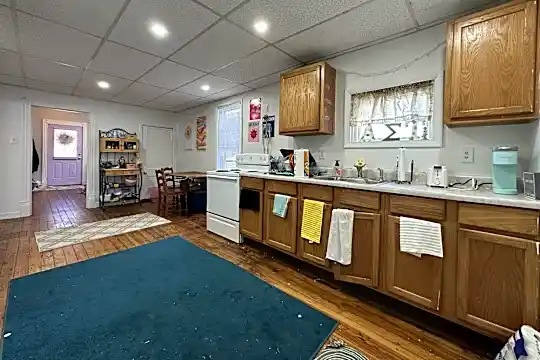 462 S 7th St Photo 2
