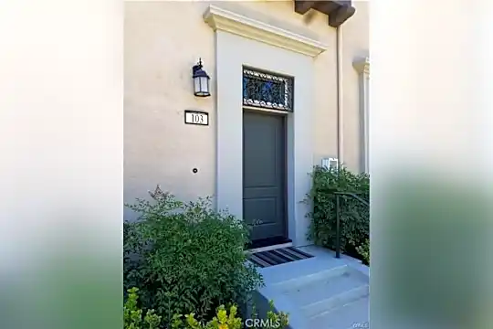 4424 Owens St #103 Photo 1