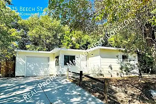 1675 Beech St. Photo 1
