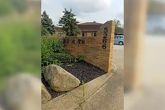 Heatherwood Lake Apartments Photo 2