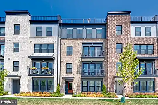 43260 Farringdon Sq Photo 1