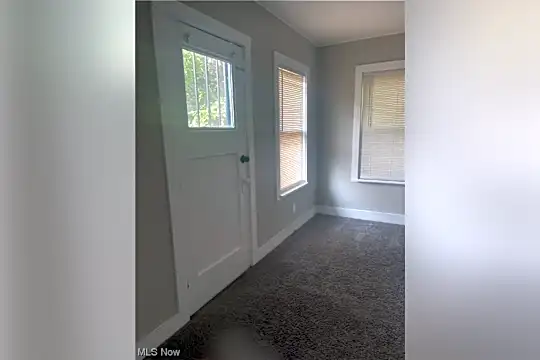 1623 Clark Ave Photo 2
