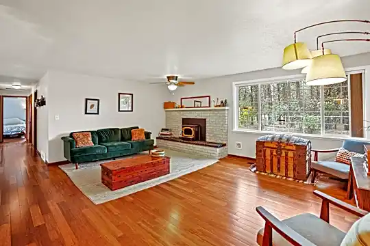225 W Alderwood Ave Photo 1