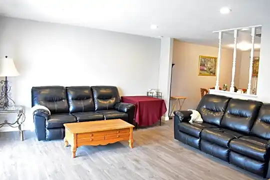 17330 Curtis Ave Photo 2
