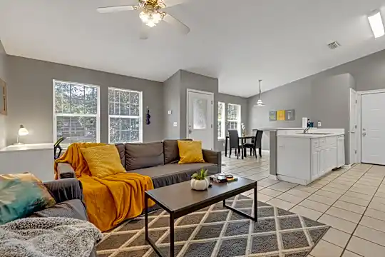 213 Cactus St Photo 1