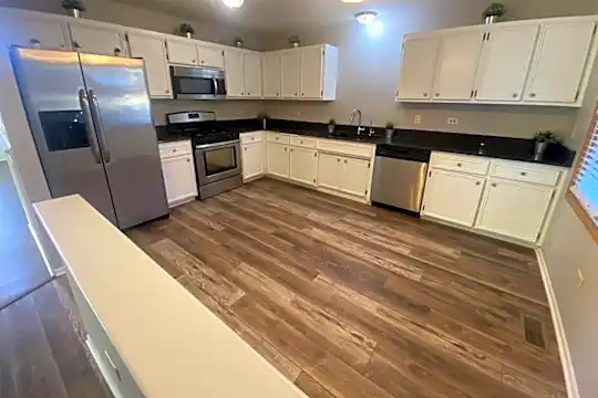 7935 Richardson Ln #7935 Photo 2